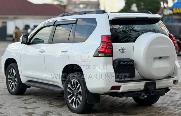 Toyota Land Cruiser Prado 2.8 2023 Teal