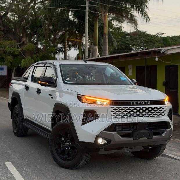 New Toyota Hilux Active (Diesel) 2026 Off white