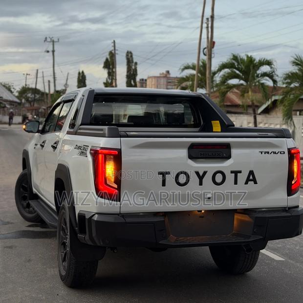 New Toyota Hilux Active (Diesel) 2026 Off white