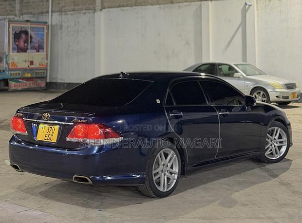 Toyota Crown 2010 Blue