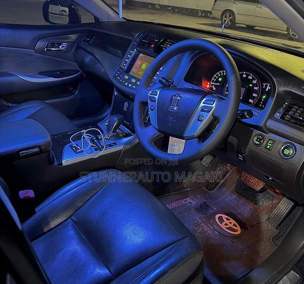 Toyota Crown 2010 Blue