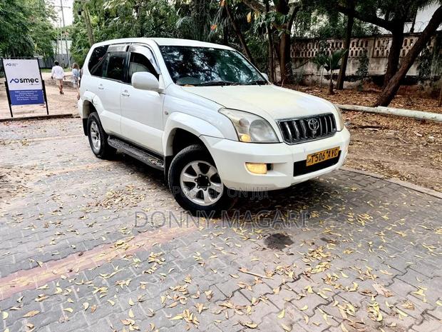 Toyota Land Cruiser Prado 2006 White