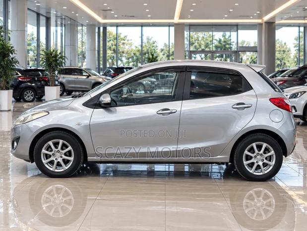 Mazda Demio 2011 Silver