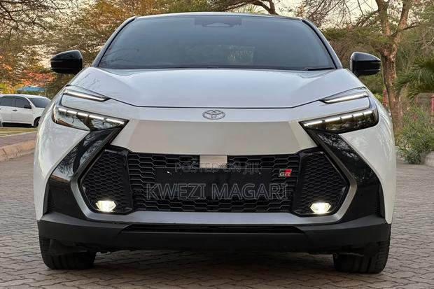 Toyota C-HR 2025 White