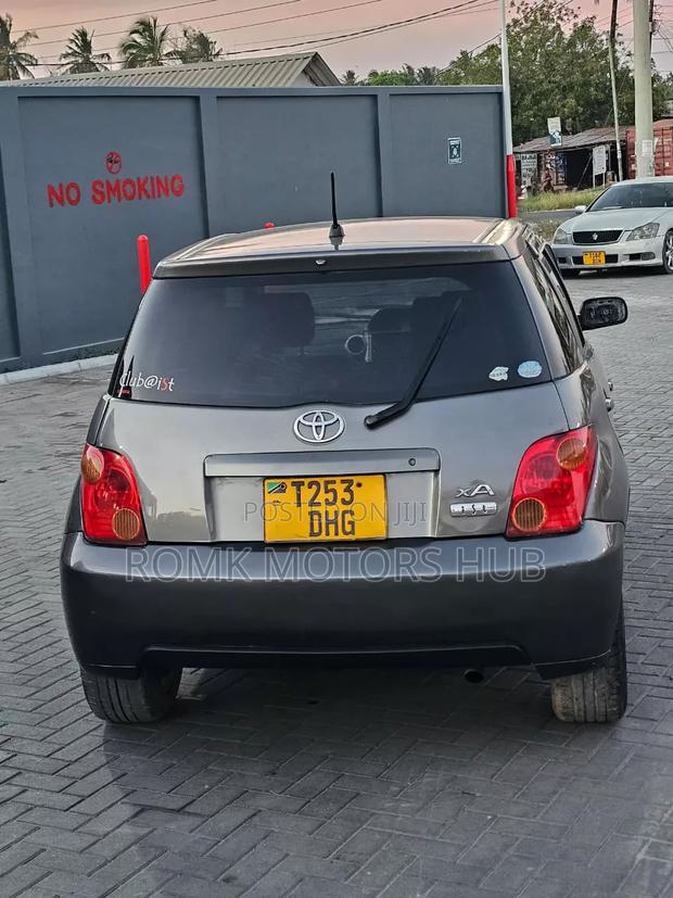 Toyota IST 2006 Gray