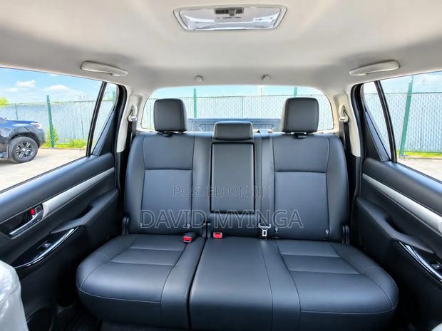 New Toyota Hilux 2025 Gray