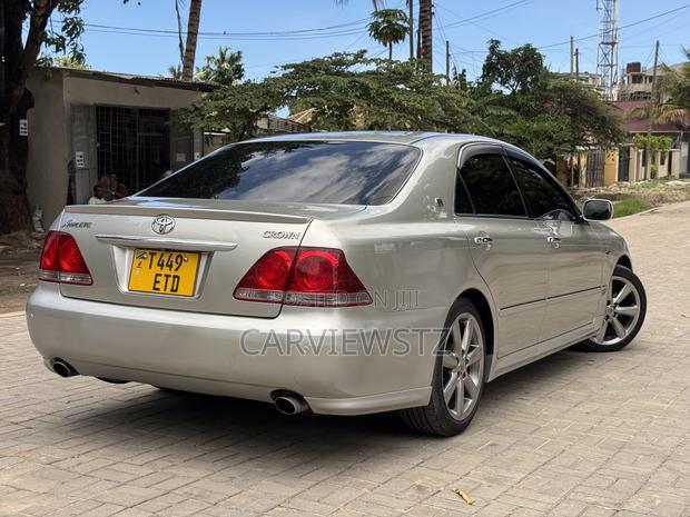 Toyota Crown 2004 Silver
