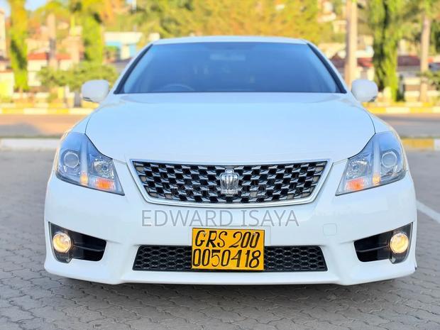 Toyota Crown 2010 White