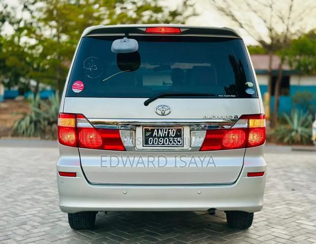 Toyota Alphard 2004 Silver