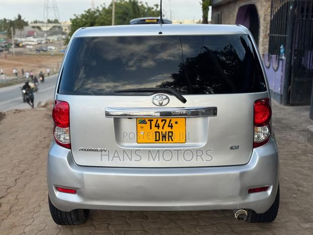 Toyota Corolla Rumion 2009 Silver