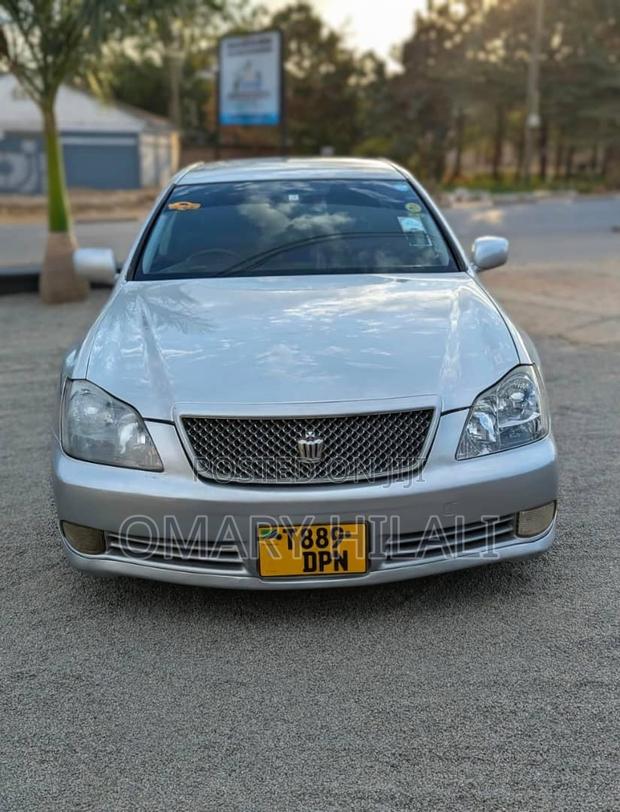 Toyota Crown 2004 Silver