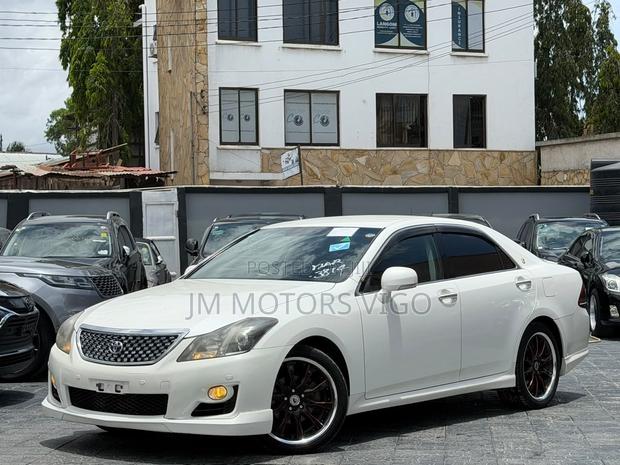 Toyota Crown 2009 White