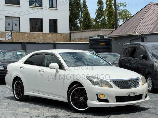 Toyota Crown 2009 White