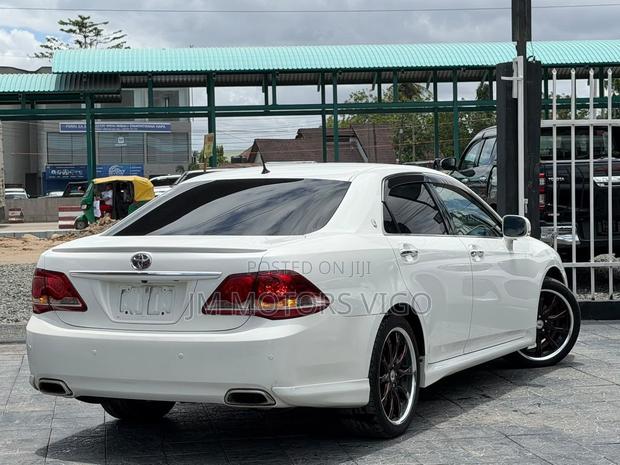 Toyota Crown 2009 White