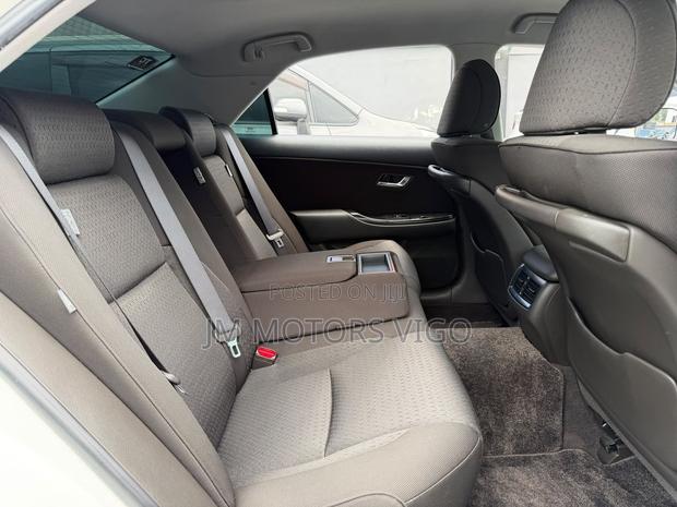 Toyota Crown 2009 White