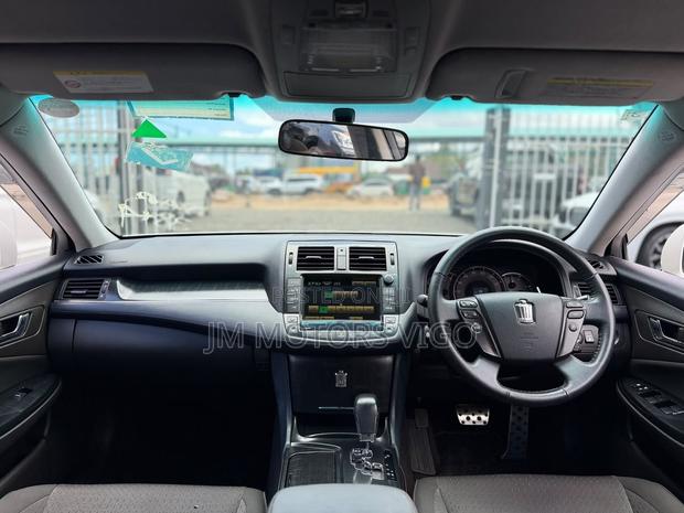 Toyota Crown 2009 White