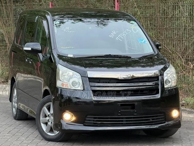 Toyota Noah 2009 Black