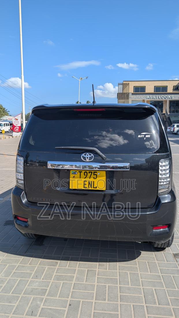 Toyota Rumion 1.5 FWD 2023 Black