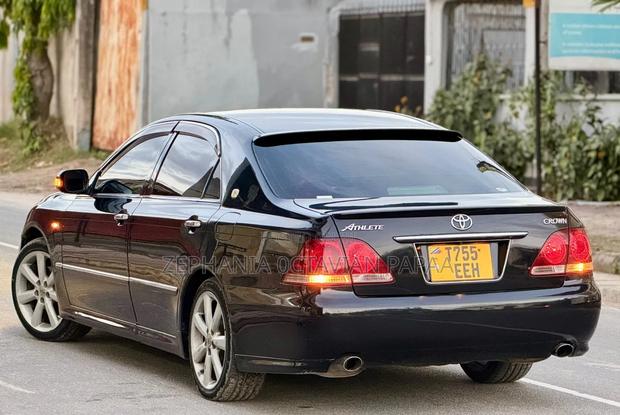 Toyota Crown 2006 Black