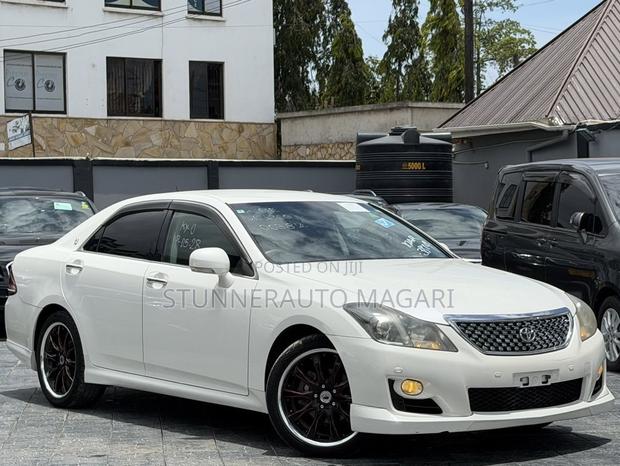 Toyota Crown 2009 White