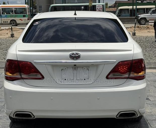 Toyota Crown 2009 White