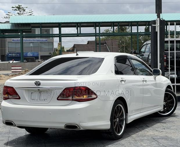 Toyota Crown 2009 White