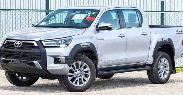 New Toyota Hilux 2025 Ivory
