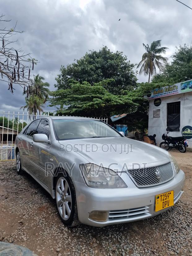 Toyota Crown 2006 Silver
