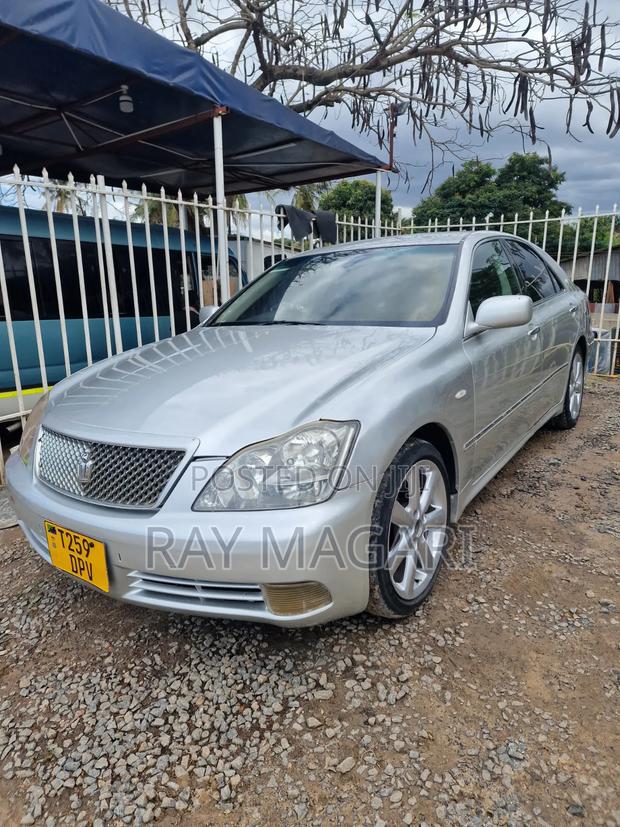 Toyota Crown 2006 Silver