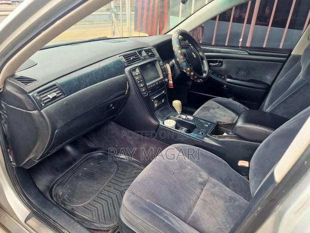 Toyota Crown 2006 Silver