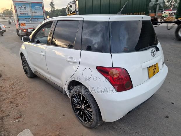 Toyota IST 2006 White