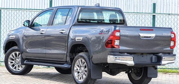 New Toyota Hilux 2025 Gray