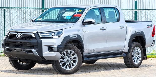 New Toyota Hilux 2025 Silver