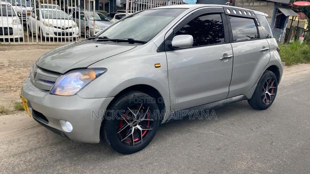 Toyota IST 2004 Silver