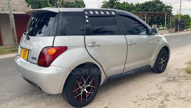 Toyota IST 2004 Silver