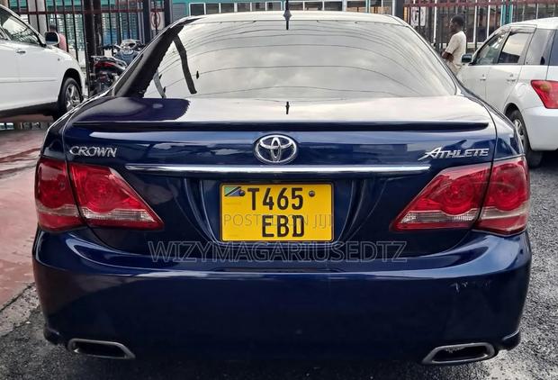 Toyota Crown 2009 Blue