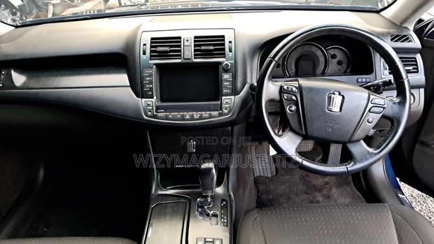 Toyota Crown 2009 Blue