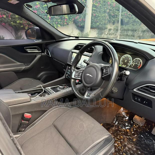 Jaguar F-Pace 2017 White