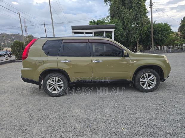 Nissan X-Trail 2010 Green