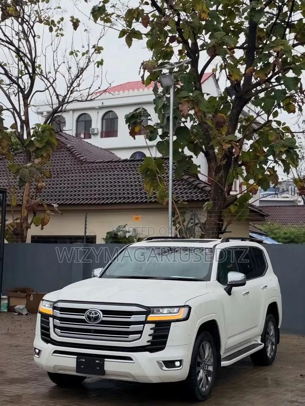 Toyota Land Cruiser 2024 Pearl