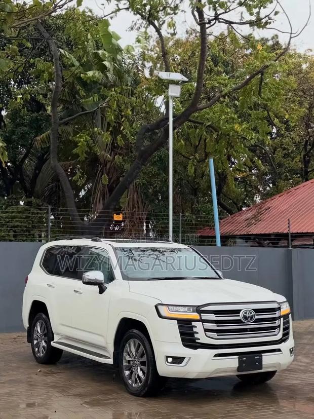Toyota Land Cruiser 2024 Pearl