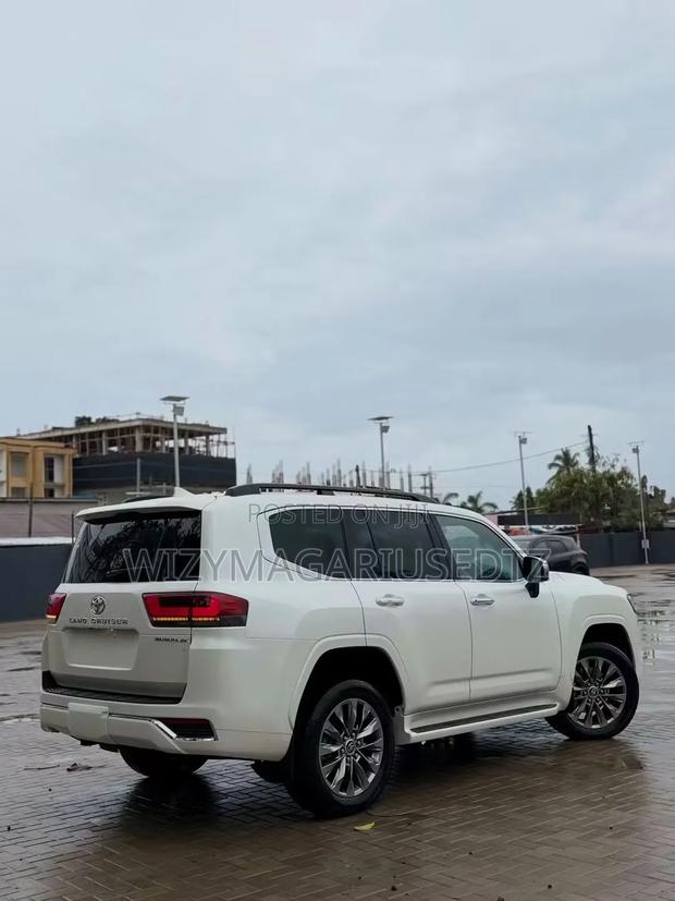 Toyota Land Cruiser 2024 Pearl