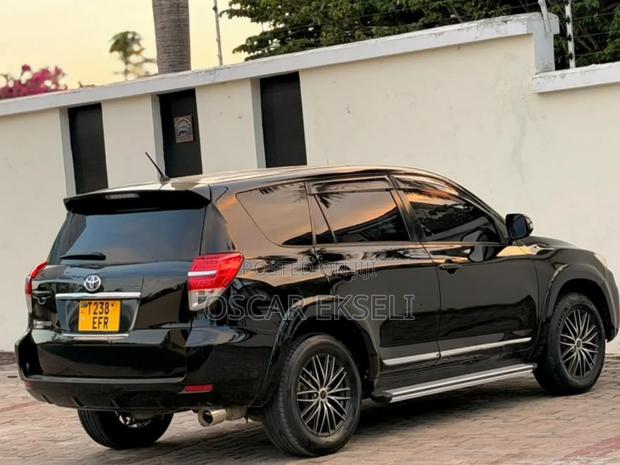 Toyota Vanguard 2012 Black