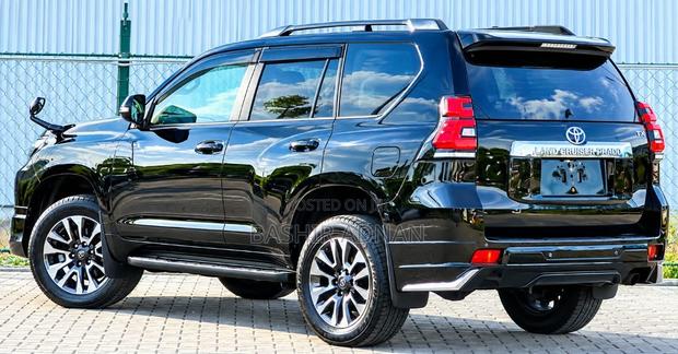Toyota Land Cruiser Prado 2023 Black