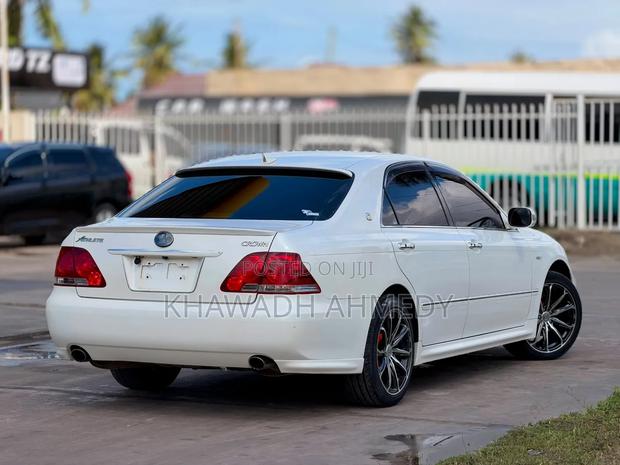 Toyota Crown 2007 White