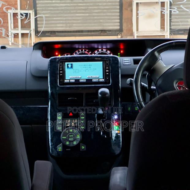 Toyota Noah 2.0 143hp AWD (8 Seater) 2008 Black