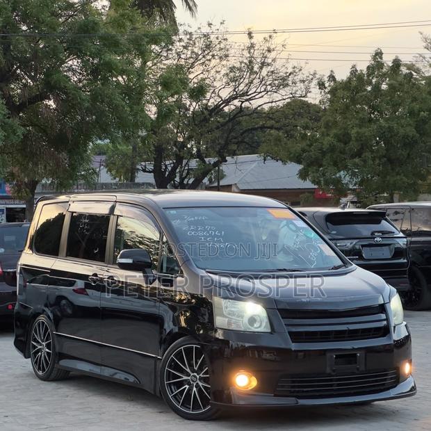 Toyota Noah 2.0 143hp AWD (8 Seater) 2008 Black