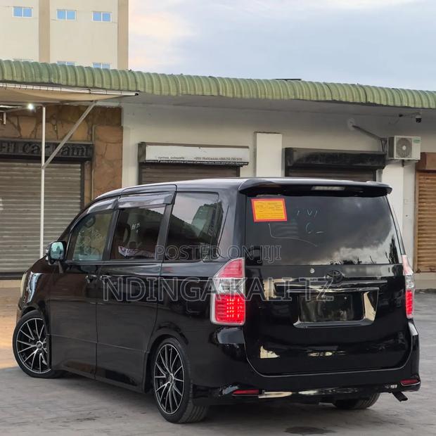 Toyota Noah 2007 Black