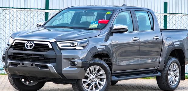 New Toyota Hilux 2025 Gray