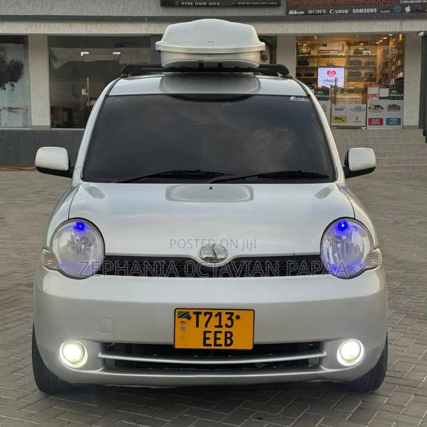 Toyota Sienta 2005 Silver